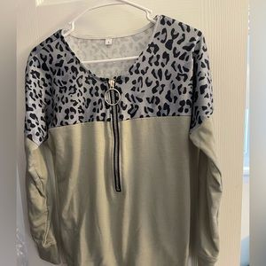 Gray leopard top size small